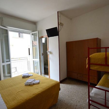 Hotel Moroni Rimini Kültér fotó