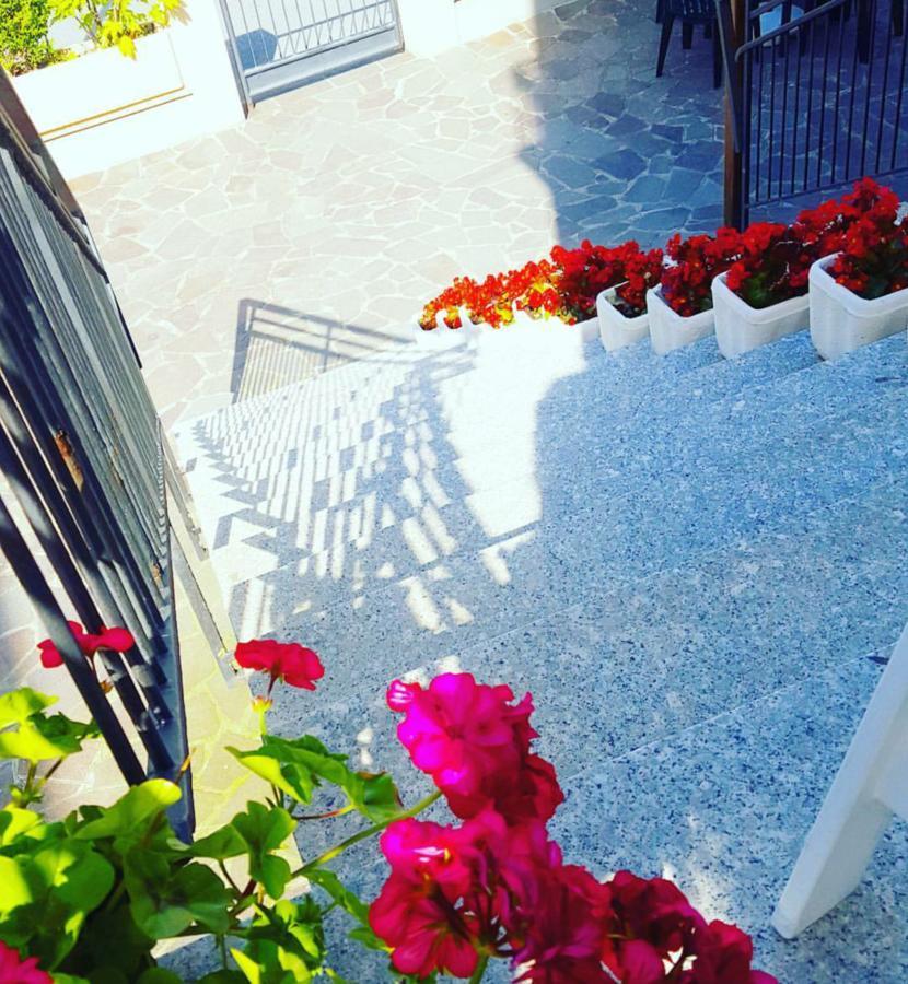 Hotel Moroni Rimini Kültér fotó