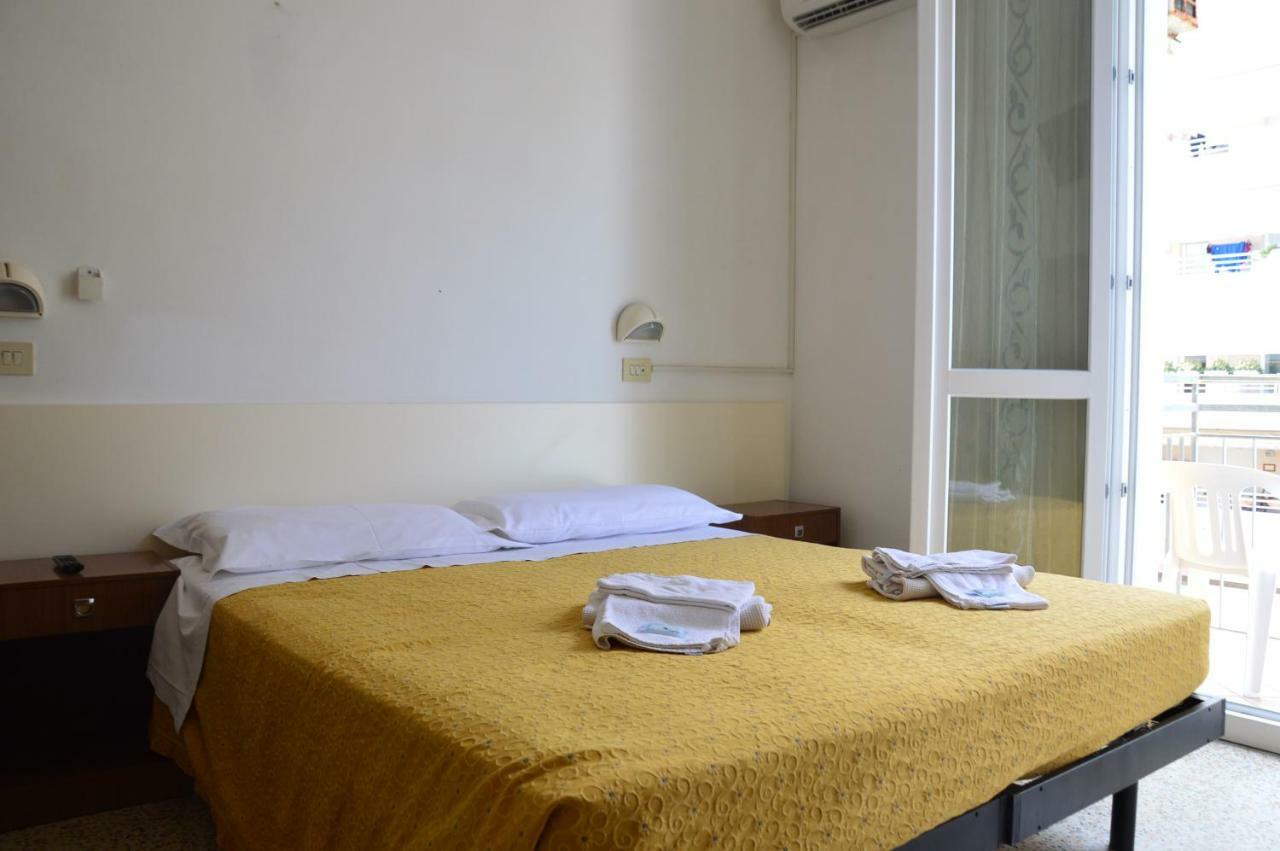 Hotel Moroni Rimini Kültér fotó